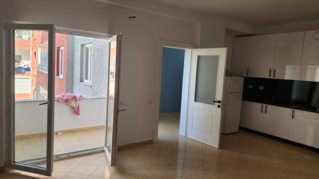 Tirane, jap me qera apartament 2+1+BLK Kati 3, 120 m² 27.000 Leke (Kasem Shima)