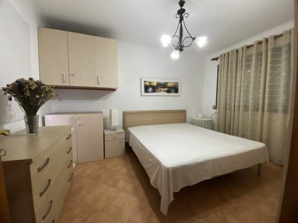 Tirane, jepet me qera apartament 3+1+A+BLK Kati 2, 140 m²  (Frosina Plaku)