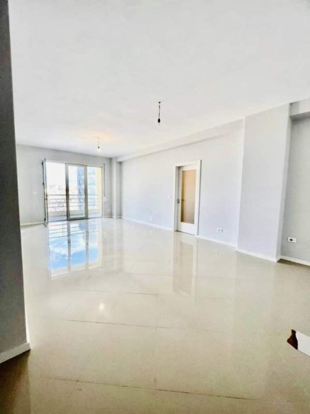 Tirane, shes apartament 2+1 107 m² 149.000 Euro (Rruga Karl Gega,Stacioni Trenit)