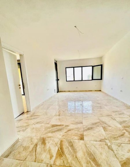 Tirane, shes apartament 1+1 86 m² 99.000  (Sapo Kalon Maternitetin e Ri)