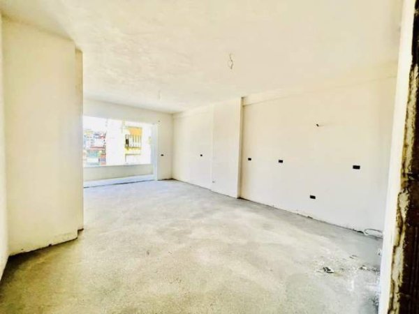 Tirane, shes apartament 1+1 70 m² 147.000 Euro (Pazari i ri)