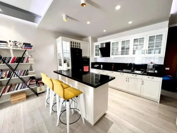 Tirane, shes apartament 2+1 137 m² Euro (Kopshti Zoologjik)