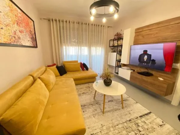 Tirane, jepet me qera apartament 1+1 70 m² 800 Euro (Stadiumi Dinamo, Shushica)