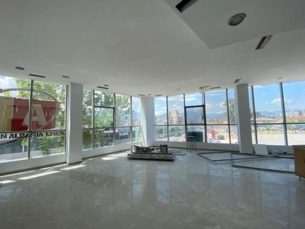 Tirane, jepet me qera ambjent biznesi Kati 1, 103 m² 730 Euro (Rruga Teodor Keko)