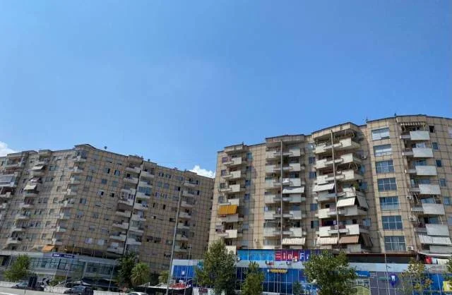 Tirane, jepet me qera ambjent biznesi Kati 1, 103 m² 730 Euro (Rruga Teodor Keko)