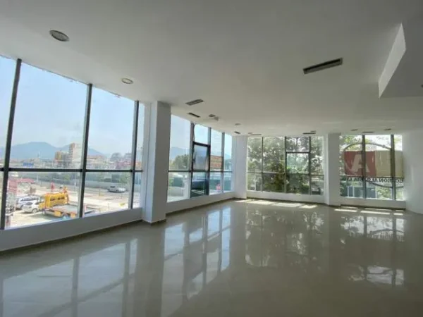 Tirane, jepet me qera ambjent biznesi Kati 1, 103 m² 730 Euro (Rruga Teodor Keko)