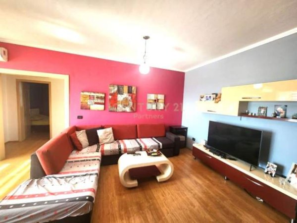 Tirane, shes apartament 2+1 Kati 9, 107 m² 210.000 Euro (Rruga e Kavajës)