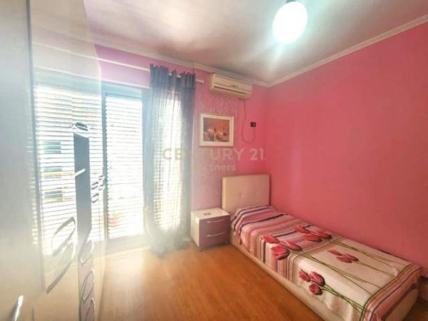 Tirane, shes apartament 2+1 Kati 9, 107 m² 210.000 Euro (Rruga e Kavajës)