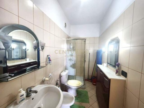 Tirane, shes apartament 2+1 Kati 9, 107 m² 210.000 Euro (Rruga e Kavajës)