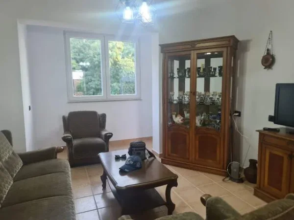 Tirane, jepet me qera apartament 3+1+BLK Kati 2, 105 m² 700 Euro (Rruga e Dibres)