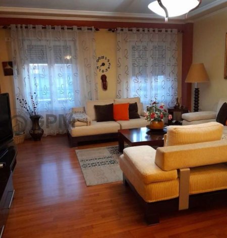 Tirane, jepet me qera apartament 2+1 Kati 10, 110 m² 1.000 Euro tek Liceu  Artistik