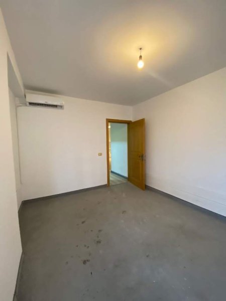 Tirane, jepet me qera zyre Kati 8, 95 m² 750 Euro (ish fusha e aviacionit)