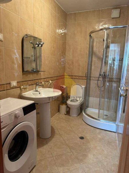 Tirane, jepet me qera apartament 2+1+BLK Kati 8, 110 m² 600 Euro (Rruga Faik Konica)