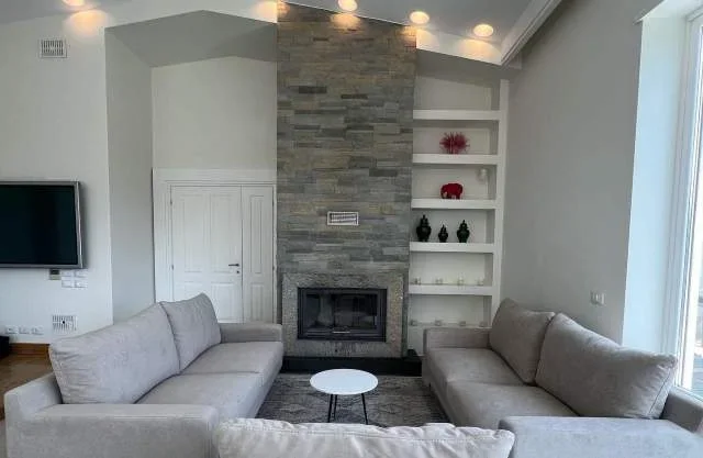 Tirane, jepet me qera Vile 3 Katshe 500 m² (prane TEG)