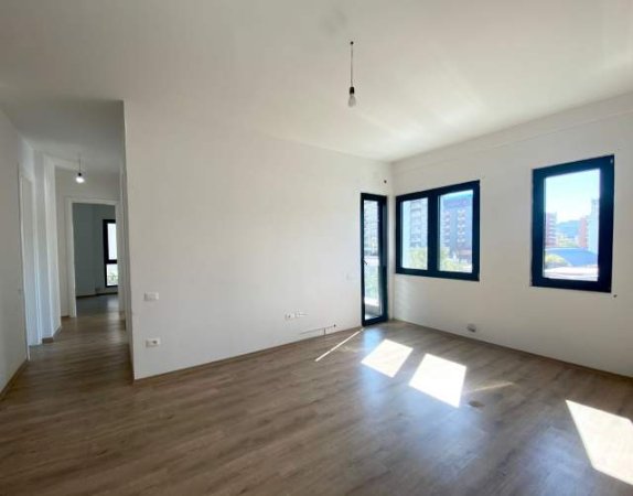 Tirane, jepet me qera zyre Kati 3, 120 m² 700 Euro (Kompleksi Square 21)