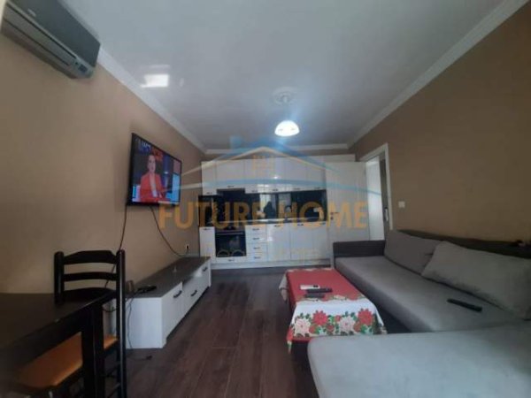 Tirane, jepet me qera apartament 1+1 Kati 4, 50 m² 460 Euro (Bllok)