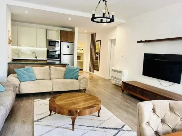 Tirane, jepet me qera apartament 3+1 130 m² 1200 Euro (Bllok,)