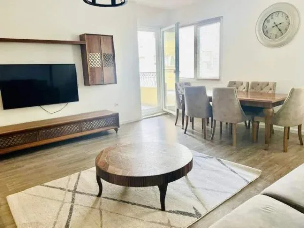 Tirane, jepet me qera apartament 3+1 130 m² 1200 Euro (Bllok,)