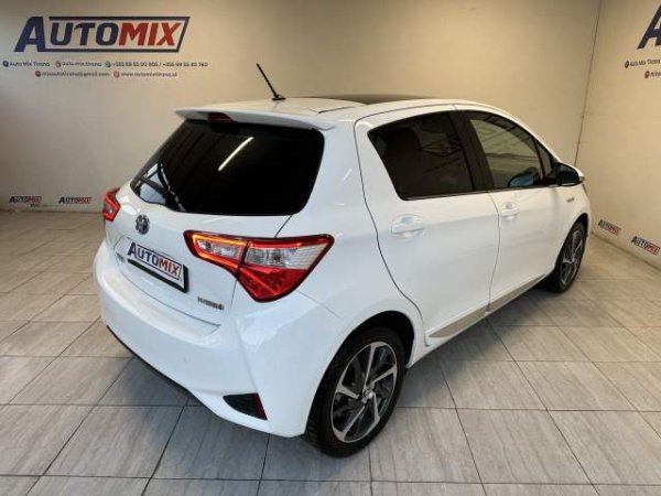 Tirane, shes makine Toyota yaris Viti 2018, 14.700 Euro