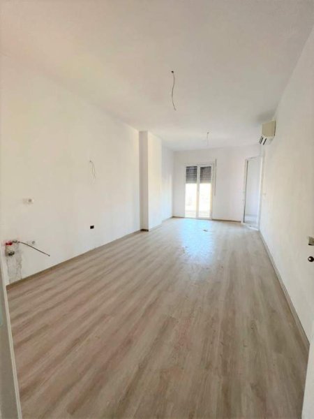 Tirane, shes apartament 1+1 68 m² 81.000 Euro (Te Shkolla e Bashkuar)