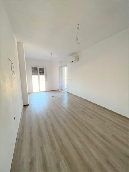 Tirane, shes apartament 1+1 68 m² 81.000 Euro (Te Shkolla e Bashkuar)