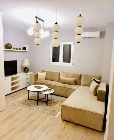 Tirane, shes apartament 1+1 110 m² 260.000 Euro (Komuna e Parisit, Qendra Kristal)