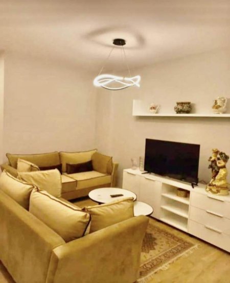 Tirane, shes apartament 1+1 110 m² 260.000 Euro (Komuna e Parisit, Qendra Kristal)