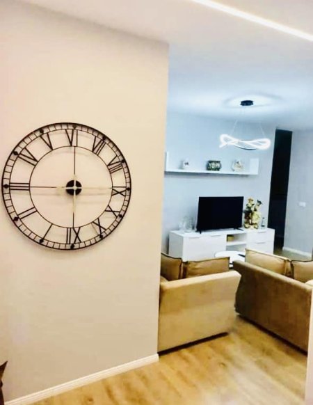 Tirane, shes apartament 1+1 110 m² 260.000 Euro (Komuna e Parisit, Qendra Kristal)