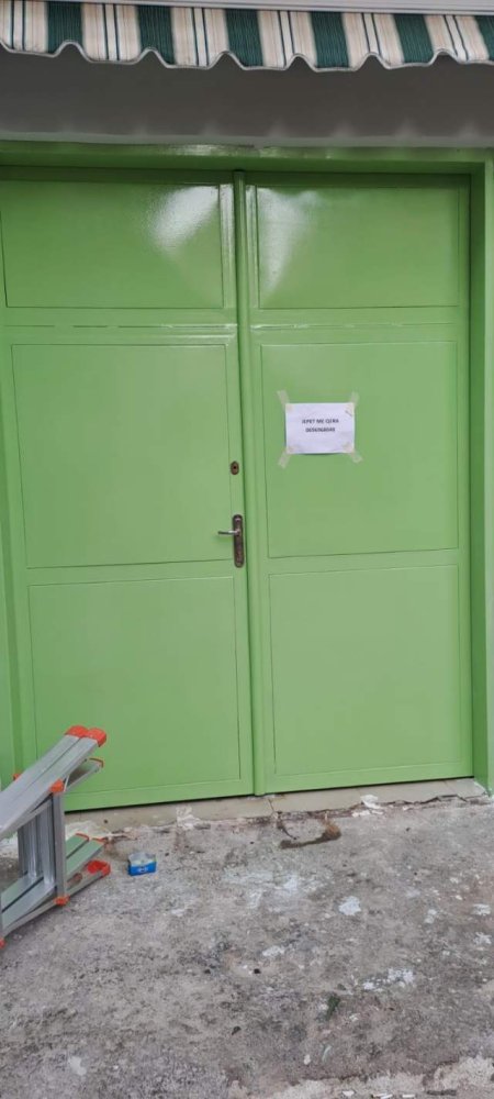 Tirane, jap me qera dyqan Kati 0, 60 m² 300 Euro (PETRO NINI LUARASI)