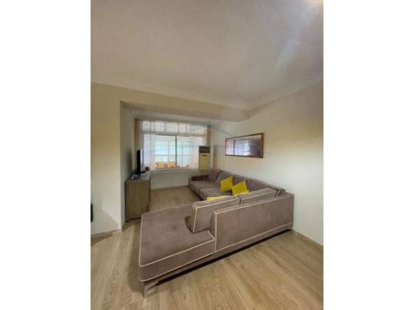 Tirane, jepet me qera apartament Kati 1, 127 m² 450 Euro (Rrugën Ali Visha , pranë Kompleksit Grand.)