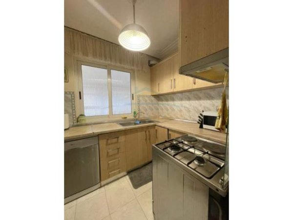 Tirane, jepet me qera apartament Kati 1, 127 m² 450 Euro (Rrugën Ali Visha , pranë Kompleksit Grand.)