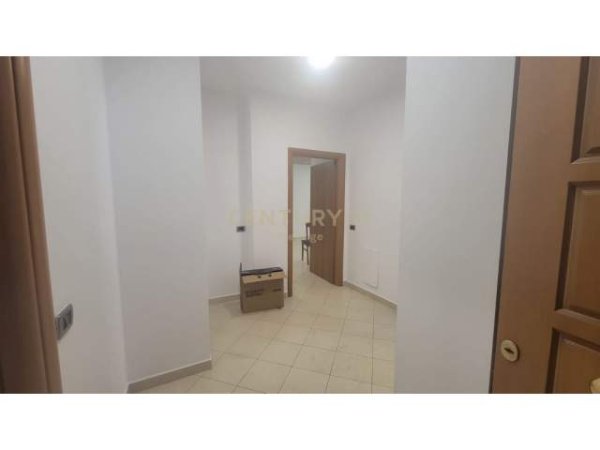 Tirane, jepet me qera ambjent biznesi 131 m² 700 Euro (rruga elbasanit)