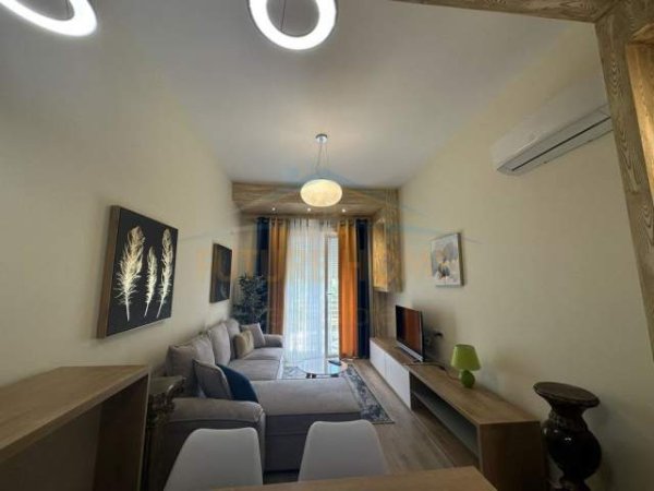 Tirane, jepet me qera apartament Kati 1, 87 m² 600 Euro (Kodra e Diellit)