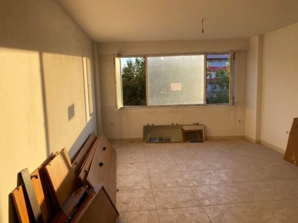 Tirane, jepet me qera dyqan Kati 1, 57 m² 250 Euro (Pallatet e Verdha, Casa Italia)
