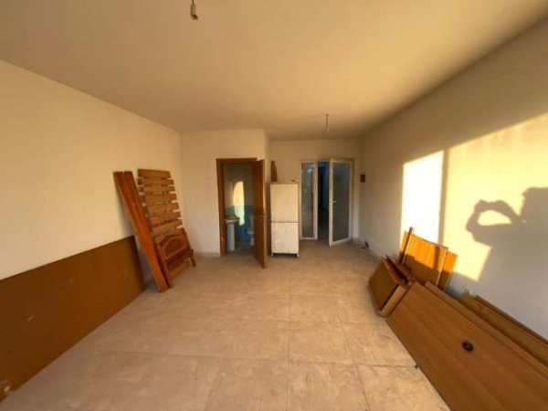 Tirane, jepet me qera dyqan Kati 1, 57 m² 250 Euro (Pallatet e Verdha, Casa Italia)