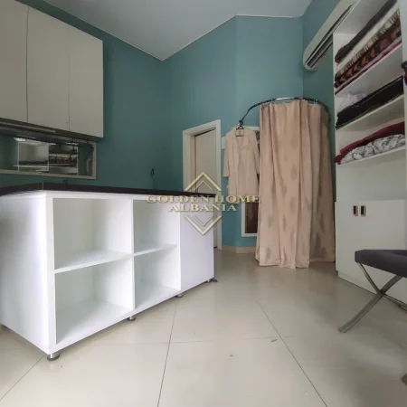 Tirane, jepet me qera vetem 1 dhome Kati 0, 25 m² (komuna e parisit)