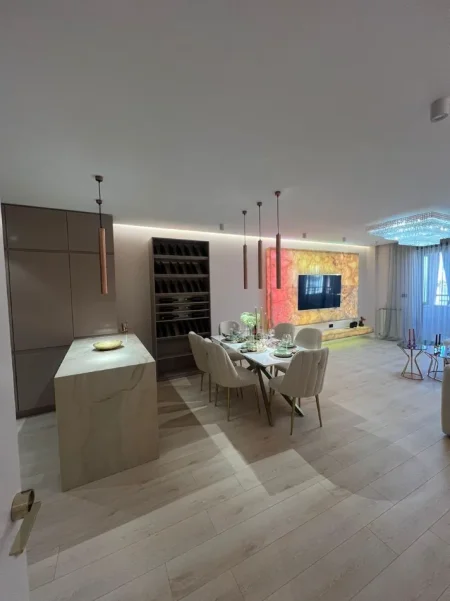 Shqiperi, shitet apartament 2+1+Ballkon Kati 9, 115 m² 455.000 € (petro nini)