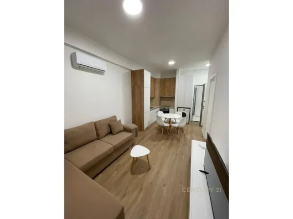 Tirane, jepet me qera apartament 1+1 Kati 3, 45 m² 450 € (Ali Dem)