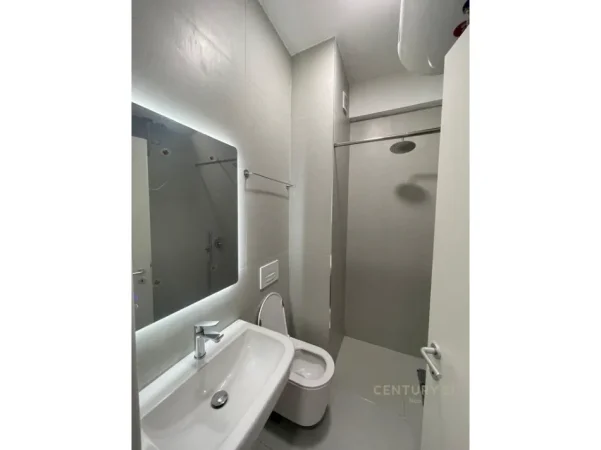 Tirane, jepet me qera apartament 1+1 Kati 3, 45 m² 450 € (Ali Dem)