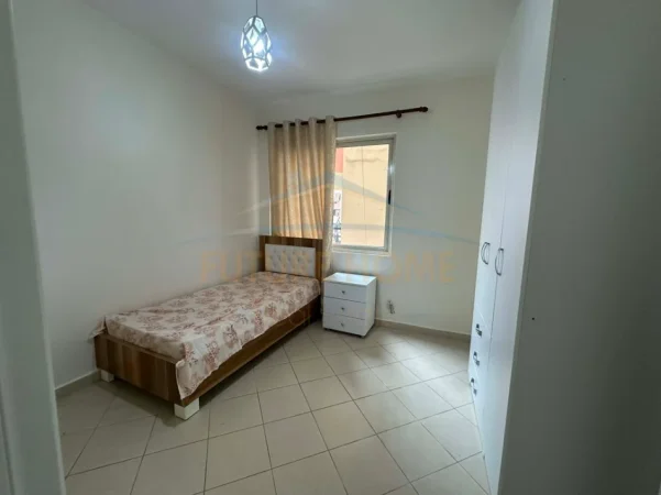 Tirane, jepet me qera apartament 2+1 Kati 3, 87 m² 520 € (Unaza e Re)