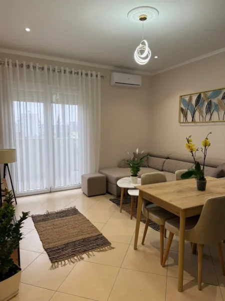 Tirane, jepet me qera apartament 1+1 , 60 m² 650 € (Rruga e Kavajës)