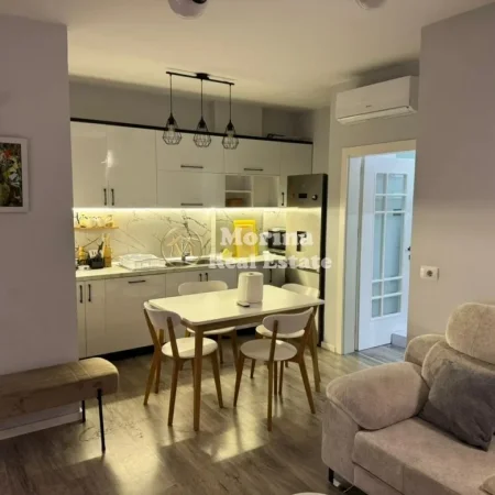 Tirane, jepet me qera apartament 2+1 Kati 2, 80 m² 700 € (Bulevardi i Ri)