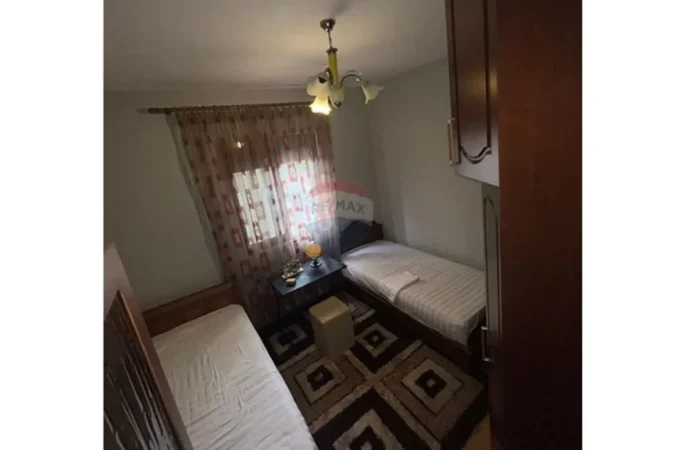 Tirane, jepet me qera apartament 3+1 Kati 2, 750 € 