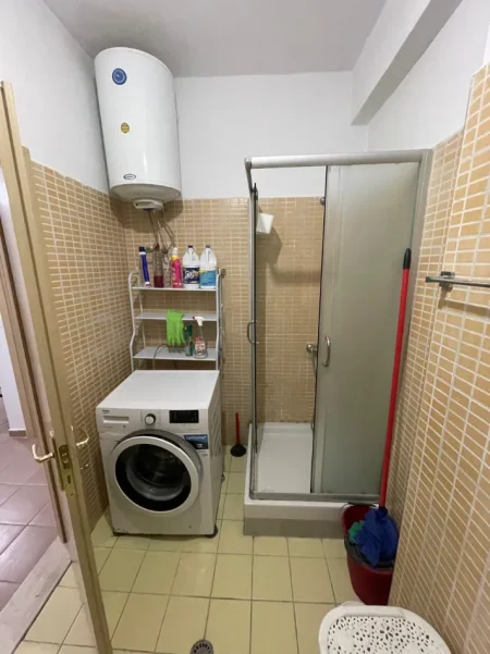 Shqiperi, jepet me qera apartament 1+1+Ballkon Kati 7, 65 m² 440 € (sokrat miho)