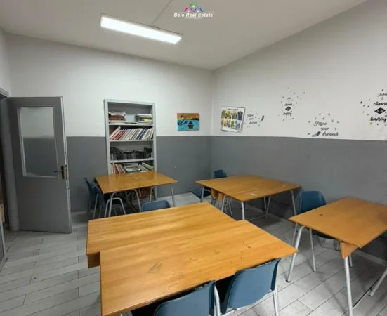 Tirane, jepet me qera zyre Kati 3, 100 m² 850 € (stadiumi dinamo)