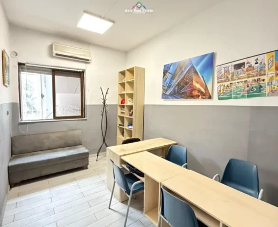 Tirane, jepet me qera zyre Kati 3, 100 m² 850 € (stadiumi dinamo)