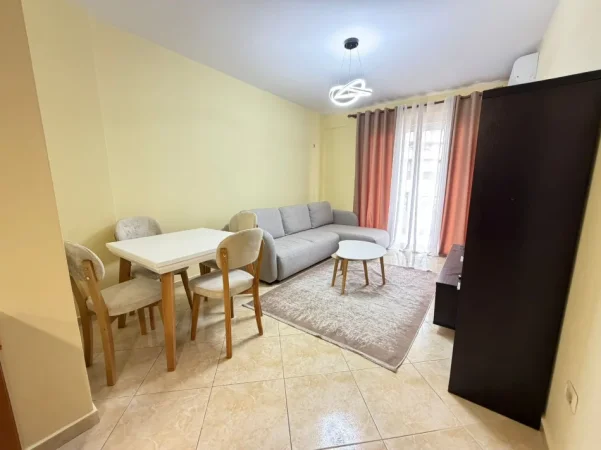 Tirane, jepet me qera apartament 1+1 Kati 4, 70 m² 420 € (Unaza e Re)