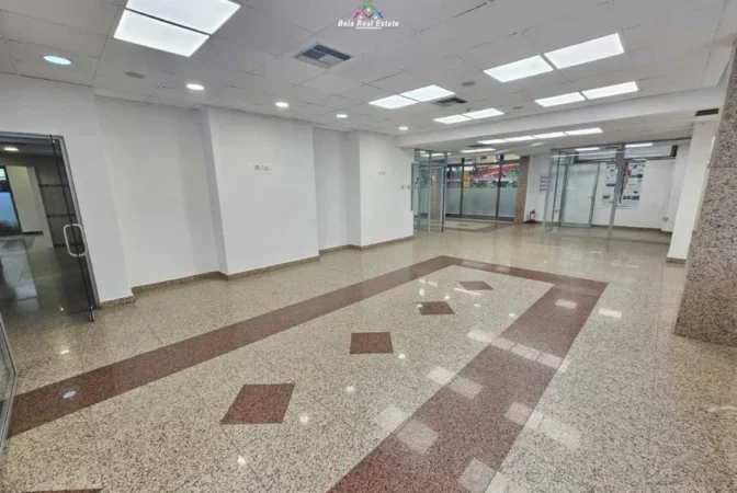 Tirane, jepet me qera zyre Kati 1, 235 m² 4.500 € (blloku)