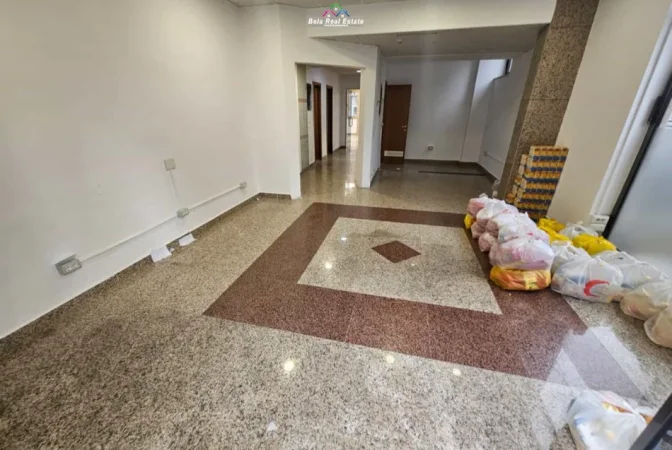 Tirane, jepet me qera zyre Kati 1, 235 m² 4.500 € (blloku)