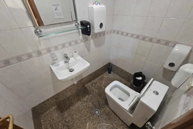 Tirane, jepet me qera zyre Kati 1, 235 m² 4.500 € (blloku)